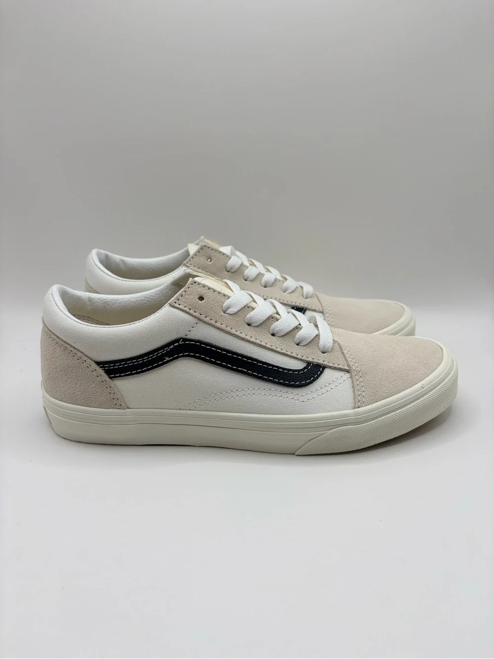 Vans Low-Top Sneakers in White, Beige and Black